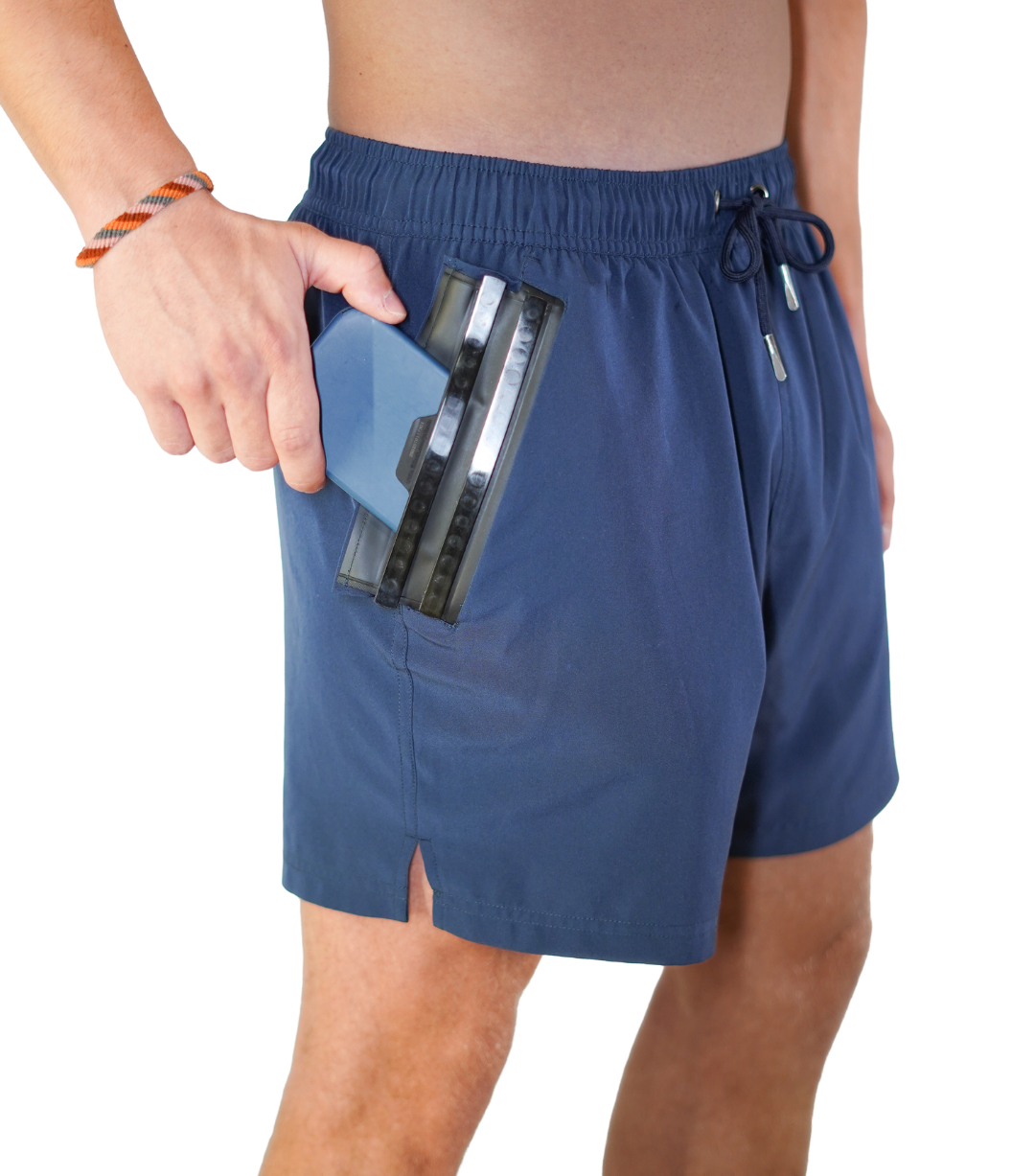 Nahaufnahme der wasserdichten Tasche in der BEVA Badehose